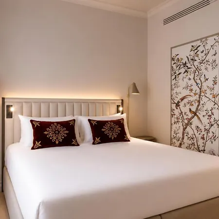 Hotel De Montesquieu 5*
