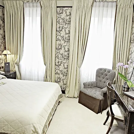 Hotel De Montesquieu 5*