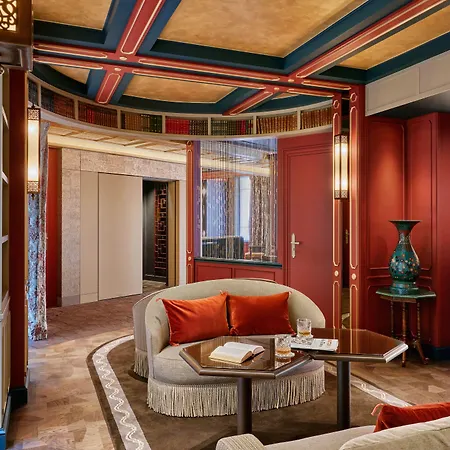 De Montesquieu Отель 5*