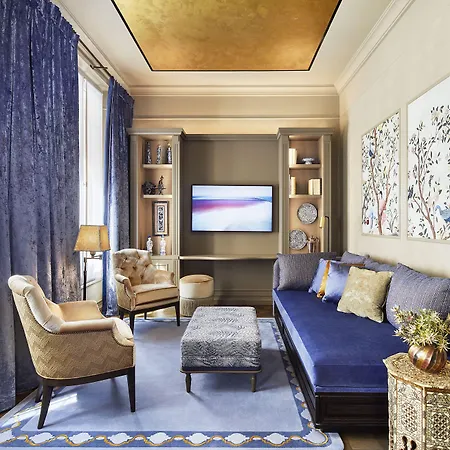 Hotel De Montesquieu 5*