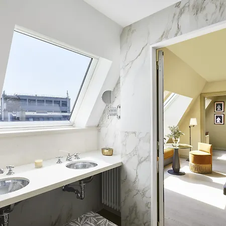 Hotel De Montesquieu 5*