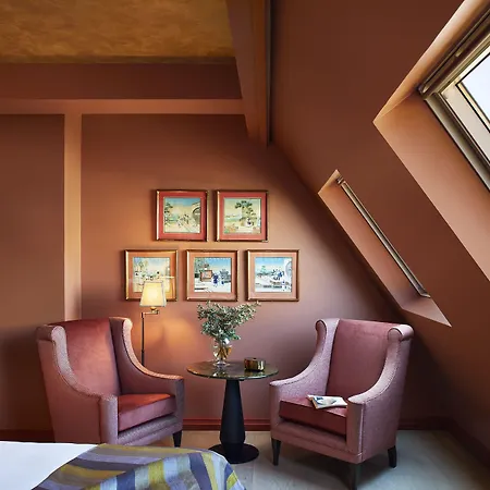 Hotel De Montesquieu 5*