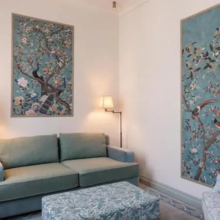 De Montesquieu パリ