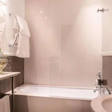 De Montesquieu 5* パリ