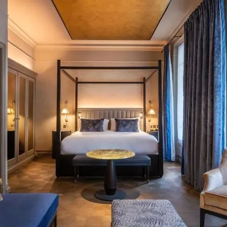 Hotel De Montesquieu 5*