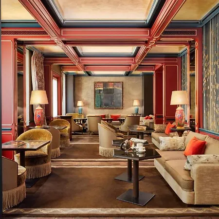 De Montesquieu 5* パリ