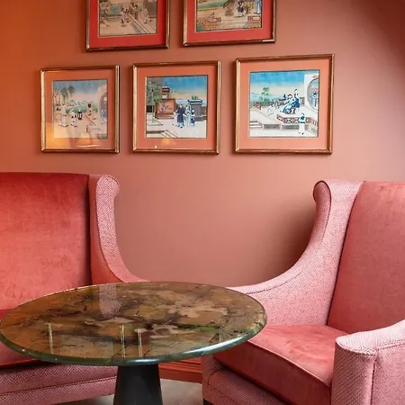 Hotel De Montesquieu 5*