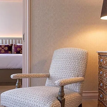 Hotel De Montesquieu 5*