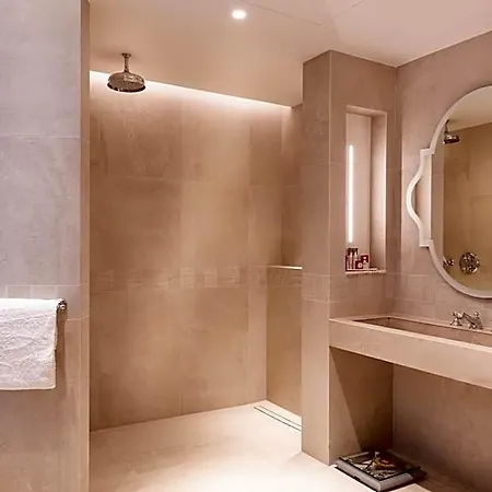 Hotel De Montesquieu 5*