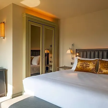 Hotel De Montesquieu 5*
