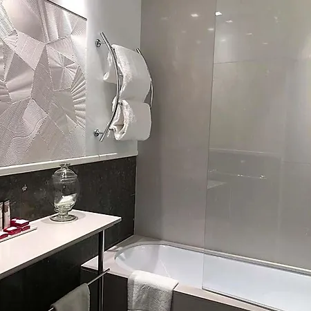 Hotel De Montesquieu 5*
