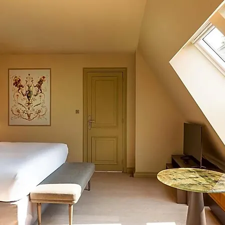 Hotel De Montesquieu 5*