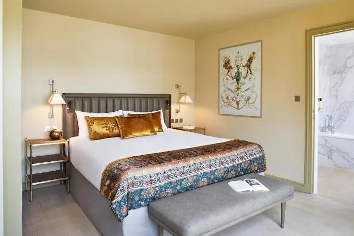 De Montesquieu Hotell 5*