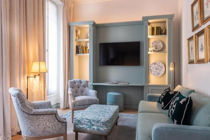 De Montesquieu Hotell 5*