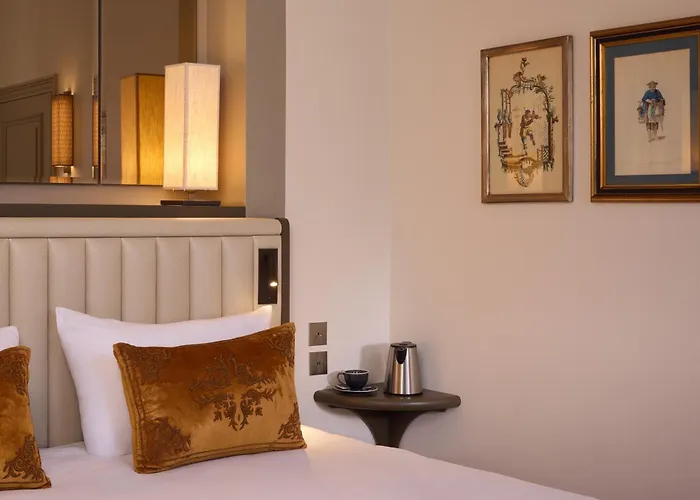 Hotel De Montesquieu 5*